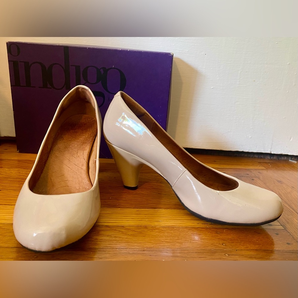 Indigo by Clark’s Women's Classic Nude/Beige Patent Leather Heels - 9.5 medium